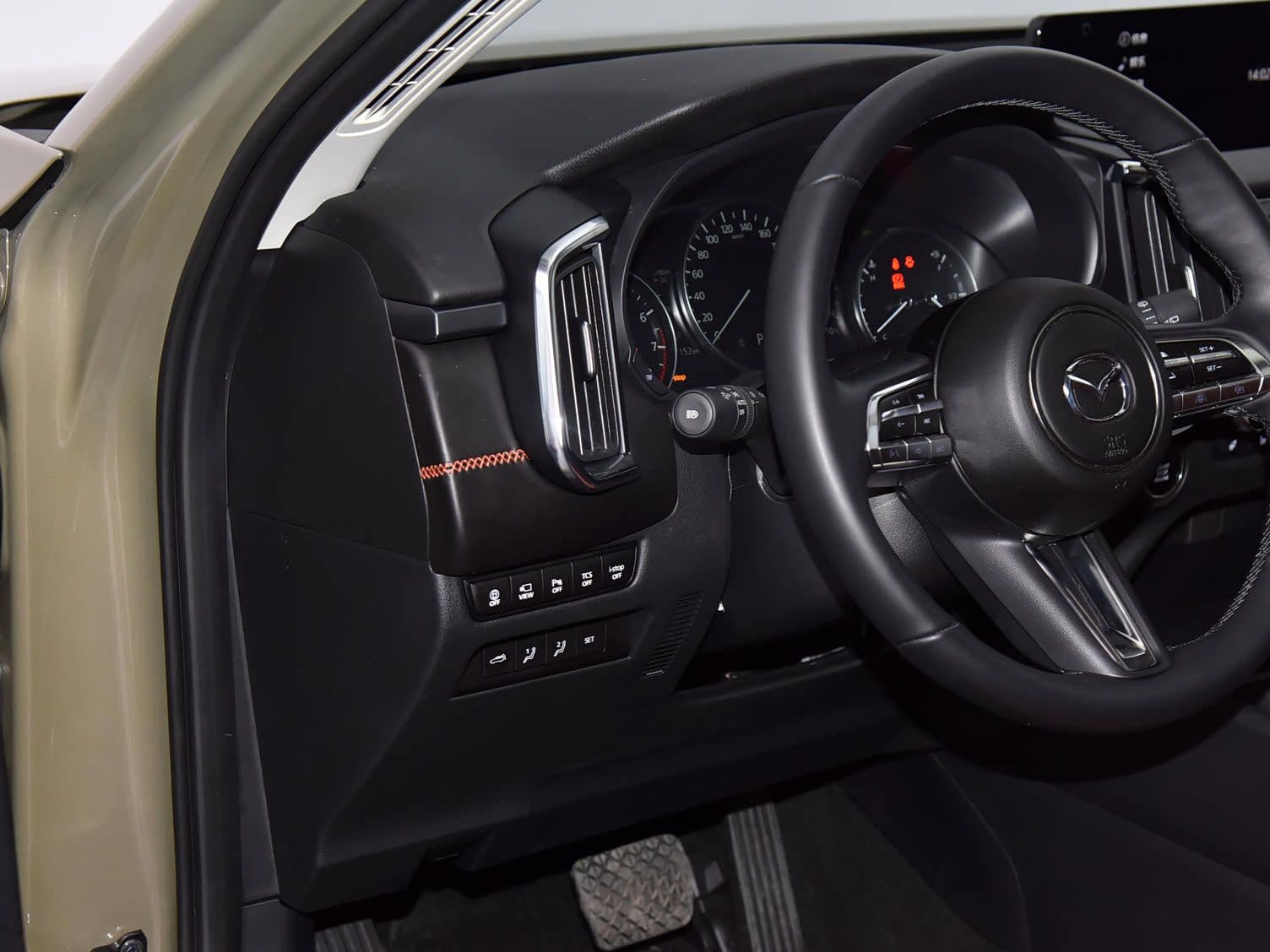 2023 Mazda CX-50 — volante e instrumentos