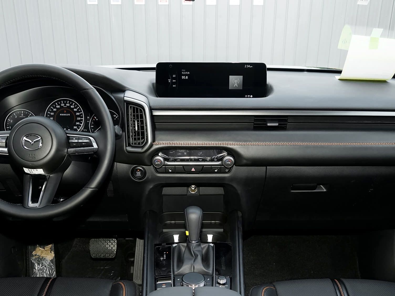 2026 Mazda CX-50 — مقصورة السائق